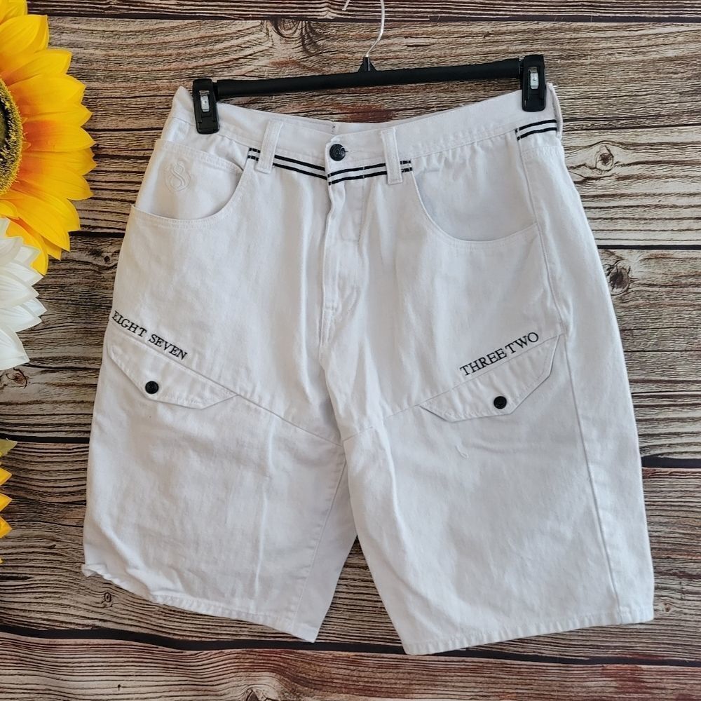 "Eight 732" men's shorts Size: 38. White/black lettering Pre-owned